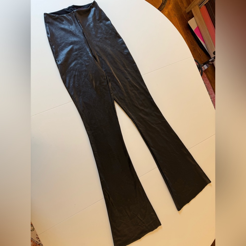 Commando ~ long faux leather flare legging